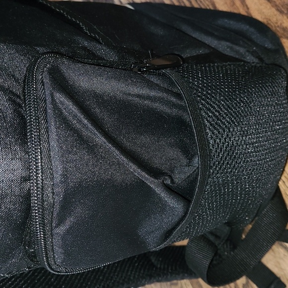 Large Insulated Backpack with zippered pockets - Picture 6 of 8